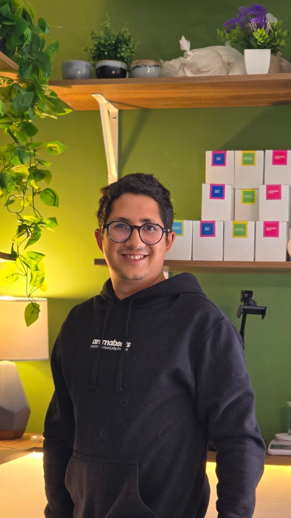 Rafael Yanes, fundador de Talvora, en el espacio de trabajo de Aromabeats